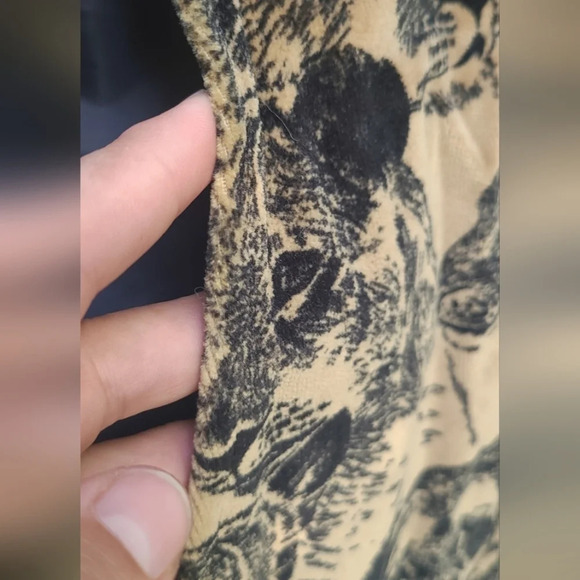 Velvet Lion Vest - Picture 3 of 5